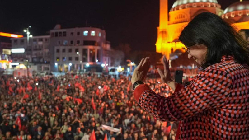 MALTEPEYE ILK KADIN BELEDIYE BAŞKANI ESIN KÖYMEN