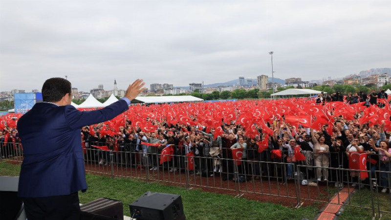 İmamoğlu 'Demokrasi Neferleri' ile buluştu